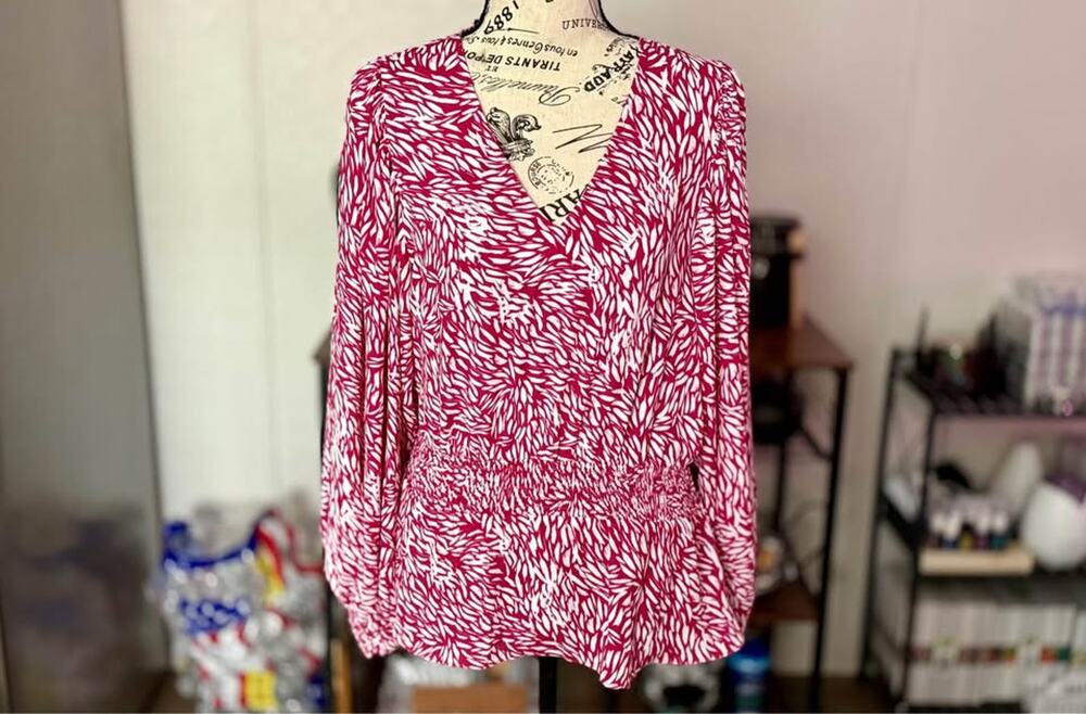 Women’s Vince Camuto Pink White Blouse Size Medium